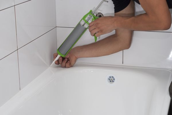 Cost of Tub Recaulking in Monroe